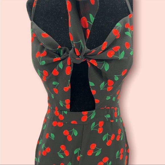 Romeo & Juliet Pinup girl jumpsuit - Picture 6 of 8